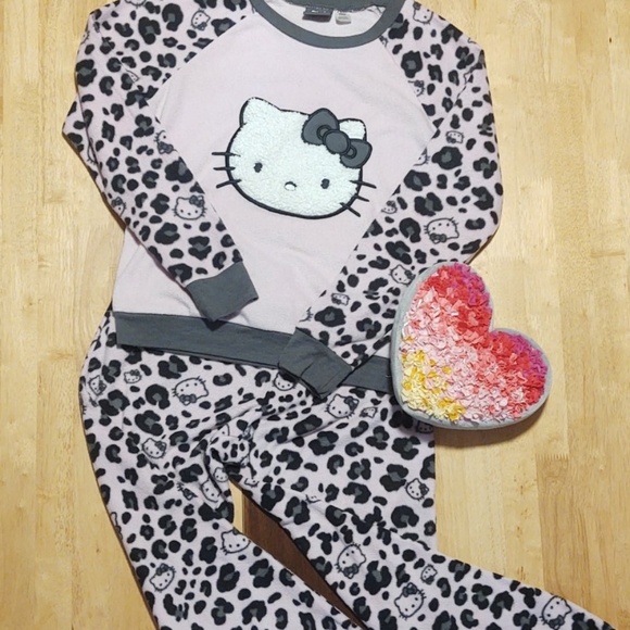 Licensed Print Hello Kitty Pajamas - Picture 4 of 9